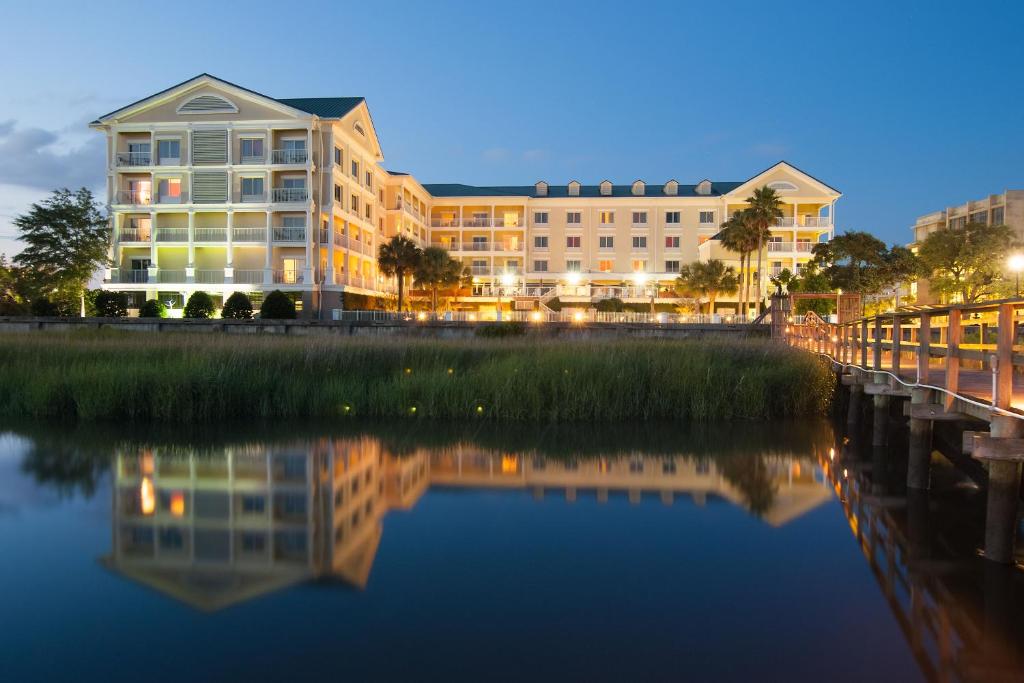 Courtyard Charleston Waterfront Main image 1